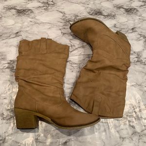 Heeled tan boots mid high